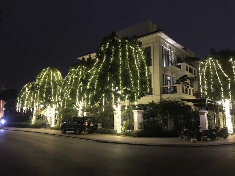 lap-den-led-cay-tai-vinhomes-riverside-jpg Lắp đèn led cây xanh tại Vinhomes Riverside