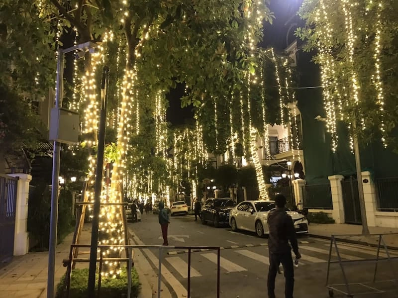 lap-den-led-cay-xanh-tai-vinhomes-green-bay-1-jpg lắp đèn led cây xanh tại vinhoems green bay